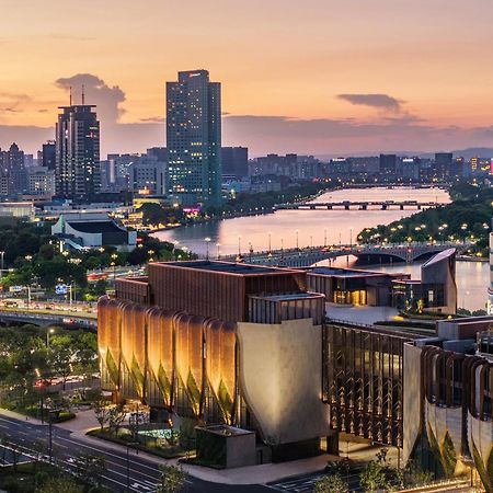 Shangri-La Ningbo - The Three Rivers Intersection Hotel Екстериор снимка