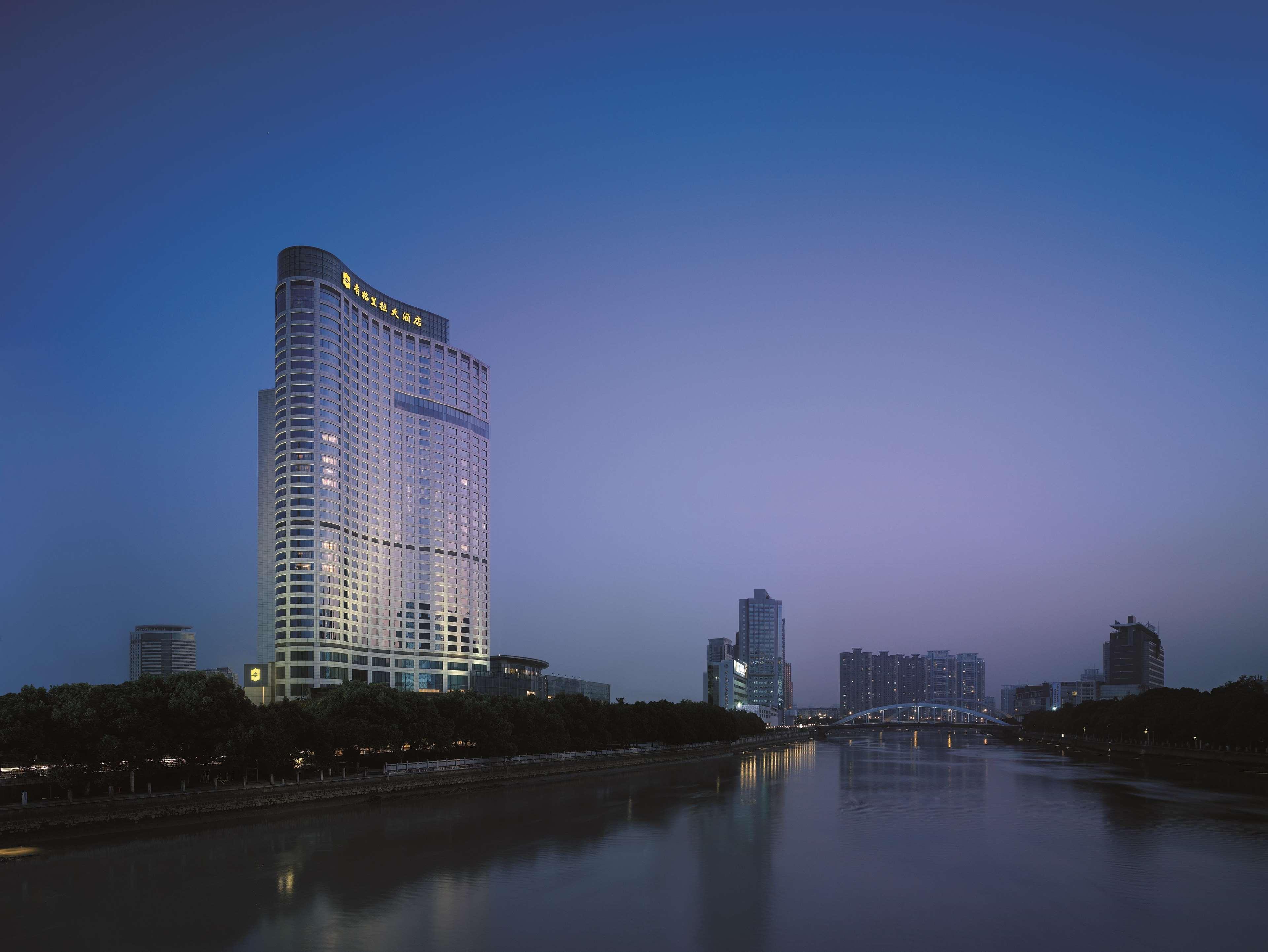 Shangri-La Ningbo - The Three Rivers Intersection Hotel Екстериор снимка