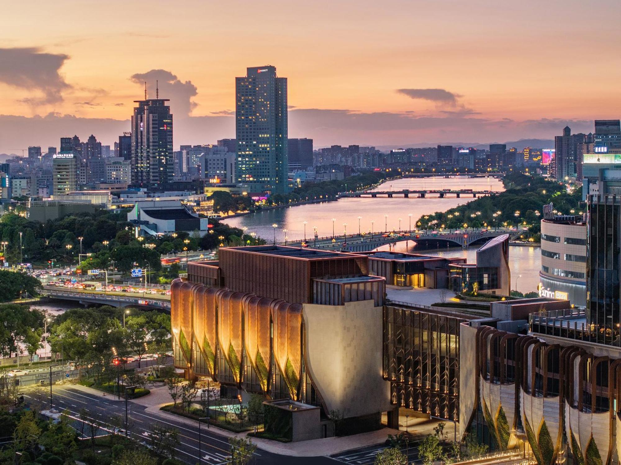 Shangri-La Ningbo - The Three Rivers Intersection Hotel Екстериор снимка